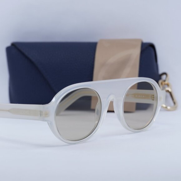 Loewe LW40020I 21E Round Sunglasses – Translucent White\\ Brown main image 11
